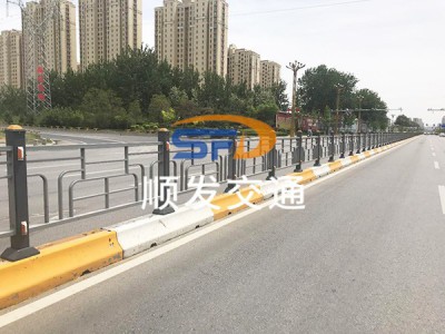 水泥墩中央护栏图1